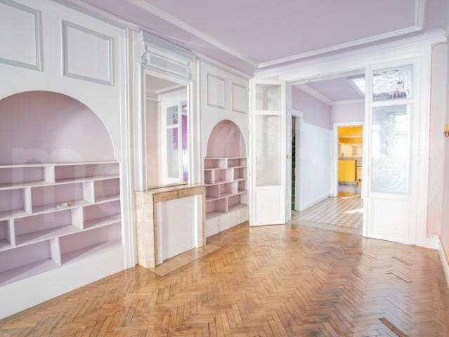 Grande maison au pied du métro 'Alsace'