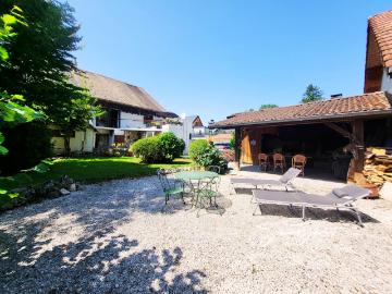 Doussard Grande ferme avec maison familiale et 3 appartements