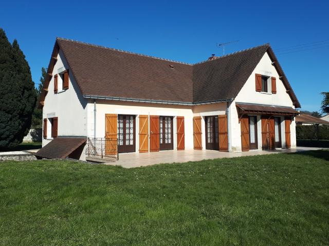 Grande maison avec 6 chambre, grand jardin arboré et clôt, e. 247m² Les Ormes