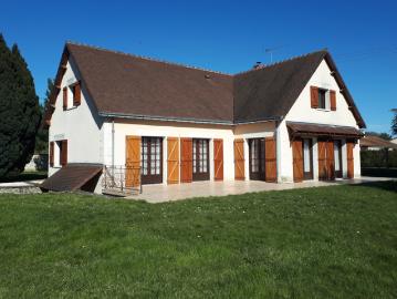 Grande maison avec 6 chambre, grand jardin arboré et clôt, e