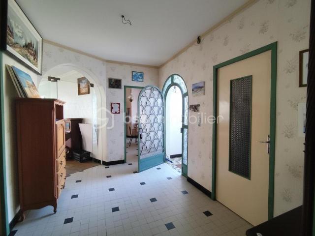 GRANDE MAISON AVEC APPARTEMENT