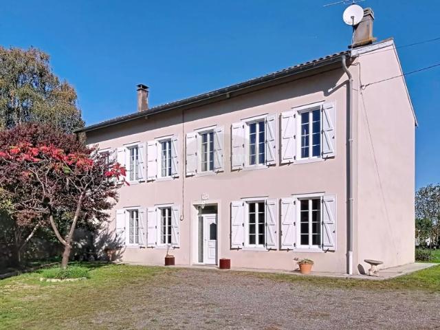 Grande maison avec garage
