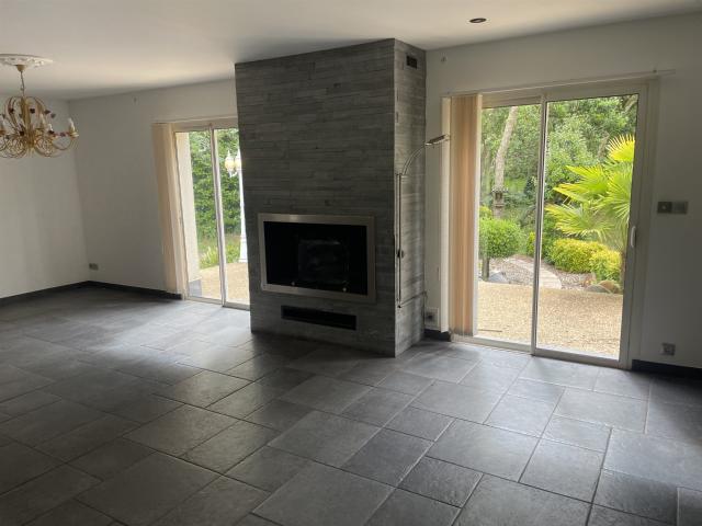 GRANDE MAISON avec sous sol sur un parc arboré de 4400m2. 125m² Fourques sur Garonne