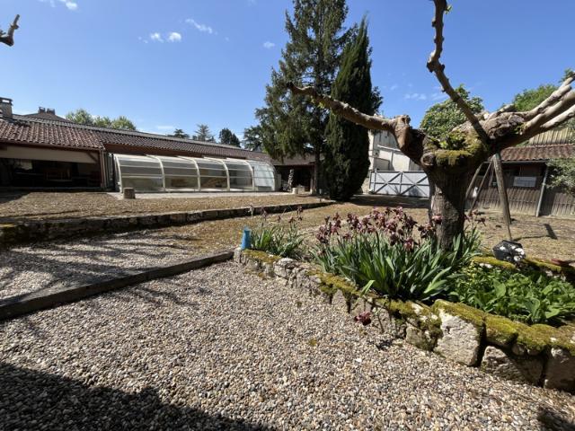 Maison de caractère avec piscine et fort potentiel !