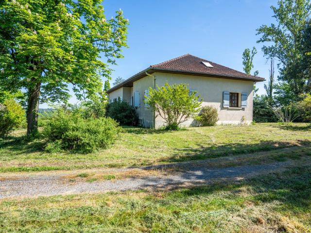 Grande Maison Avec Reserve Naturel De 23 Ha 259m² Montréal