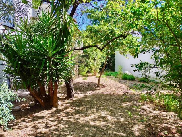Grande maison à rénover une 590m2 arborés