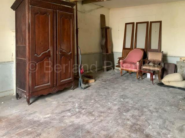Grande maison à rénover avec jardin 200m² Brioux sur Boutonne