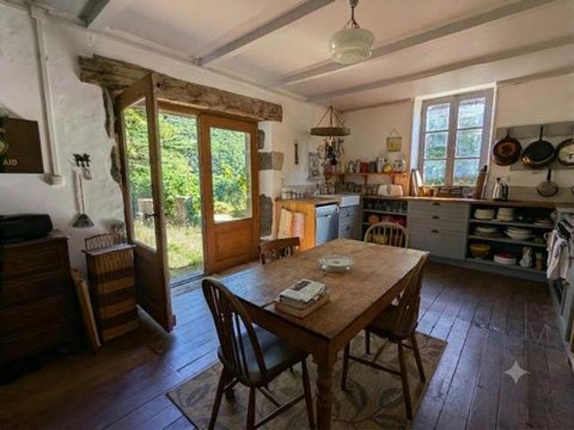 Grande maison ancienne au calme