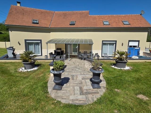 Grande maison bien conçu de 217 M2 sur un terrain de 3426 M2. 220m² Danestal