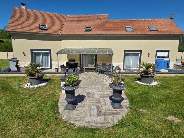 Grande maison bien conçu de 217 M2 sur un terrain de 3426 M2 à 10KM de Houlgate ou Villers sur mer