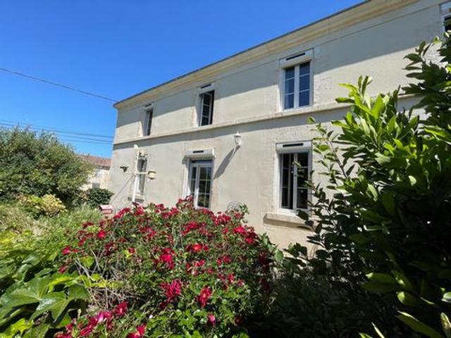 Grande maison charentaise de 1900, possibilité de faire un gite