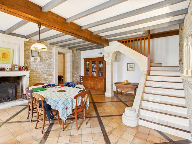 Grande maison Charentaise de 4 chambres 242m² Migron
