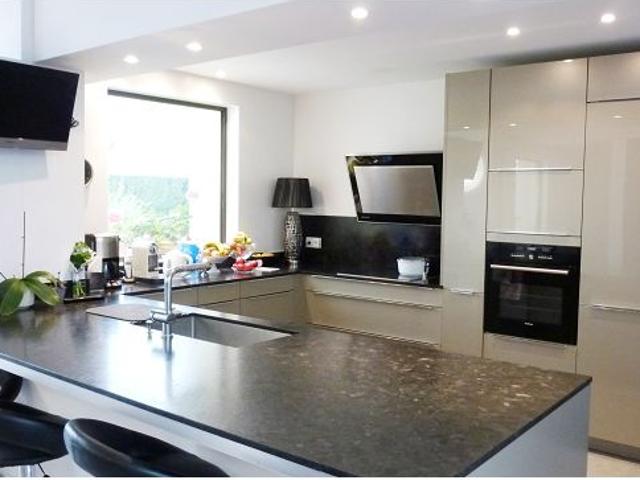 GRANDE MAISON CONTEMPORAINE A LOUER 230 m²