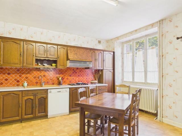 Grande maison dans le bourg sans vis à vis, avec terrain et. 194m² Ambeyrac