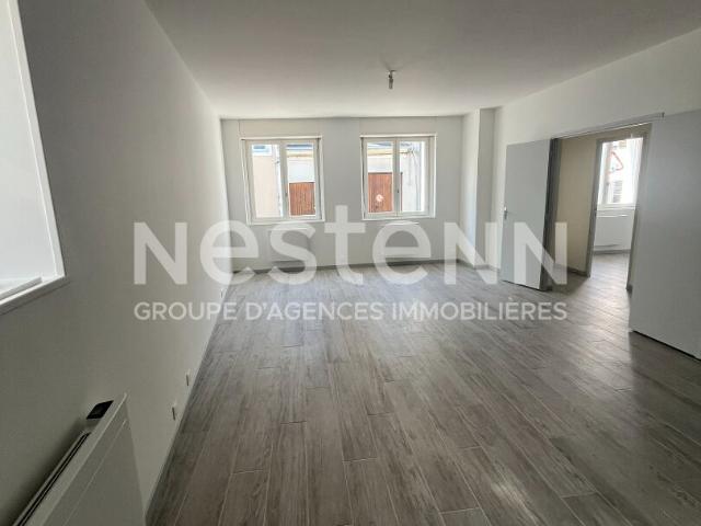 Grande maison de bourg rénovée 4 chambres sans terrain à Yvré le Polin
