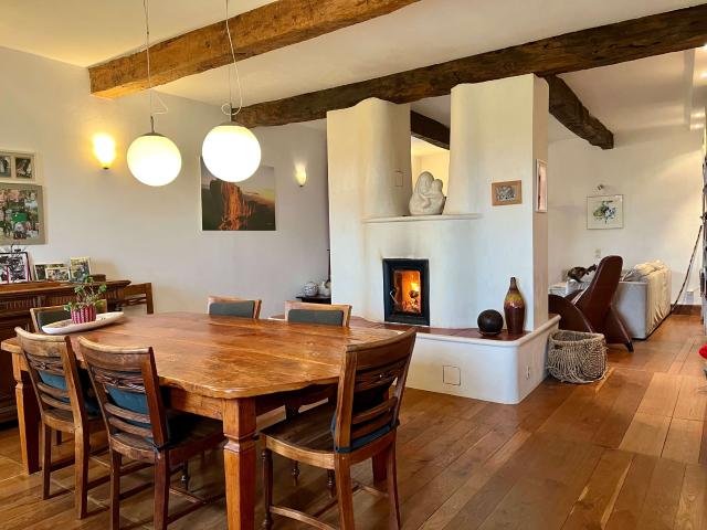 grande maison de campagne avec gîte sur 1.5ha vue sur les collines
