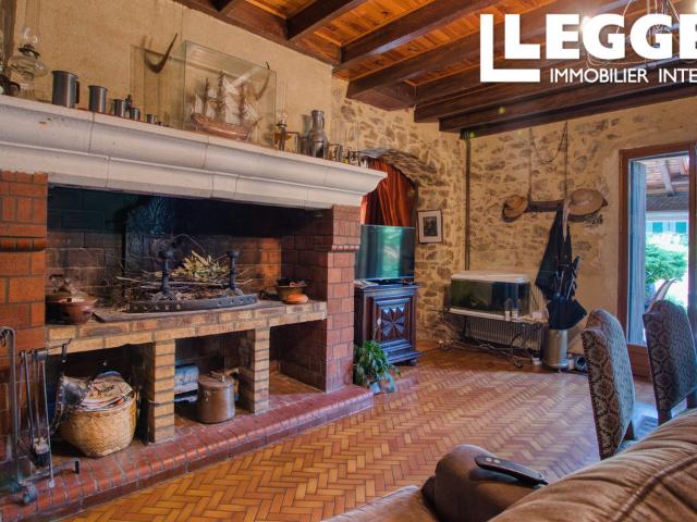 Grande maison de caractère au bord de la dordogne avec piscine