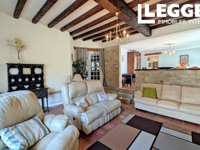 Belle maison de caractère avec appartement indépendant, terrain de 1.1h proche de Mirambeau Charente Maritime