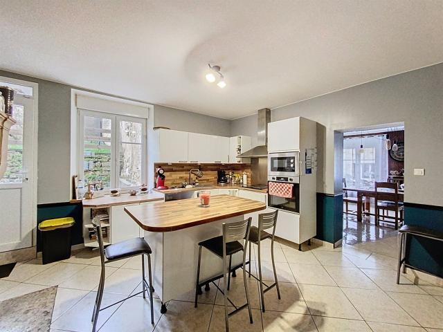 Grande Maison De Caractère Habitable 302m² Geville