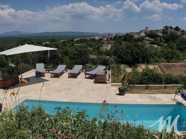 Grande maison de Charme à vendre à Montmeyan avec Piscine, garage, abri voiture