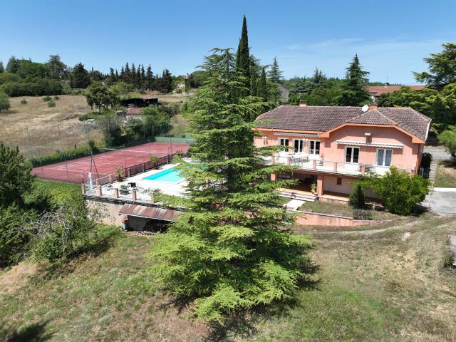 Grande maison de famille avec piscine et terrain de tennis 187m² Le Montat