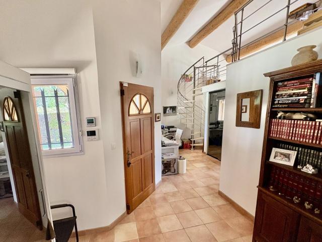 Grande Maison de plain Pied avec Appartement indépendant sur. 233m² Cotignac