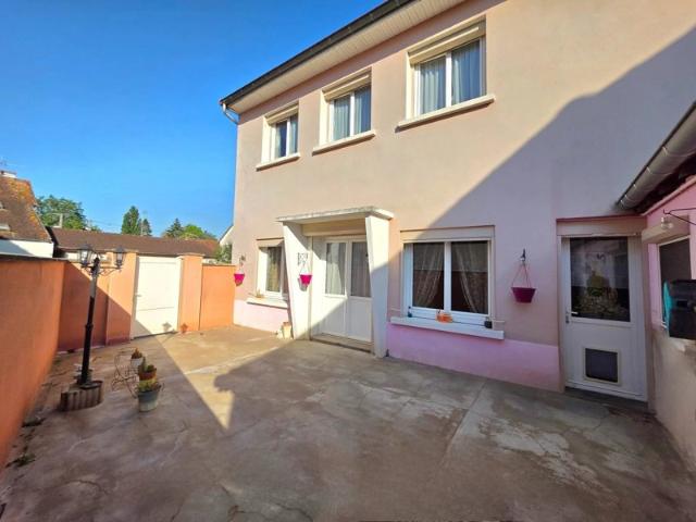 Grande maison de village 250 m² Centre bourg de Marnay