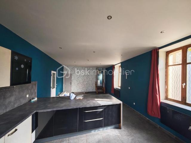 Grande maison de village à vendre – Deville Ardennes 6 chambres – Grange aménageable – Jardin – Proche Meuse