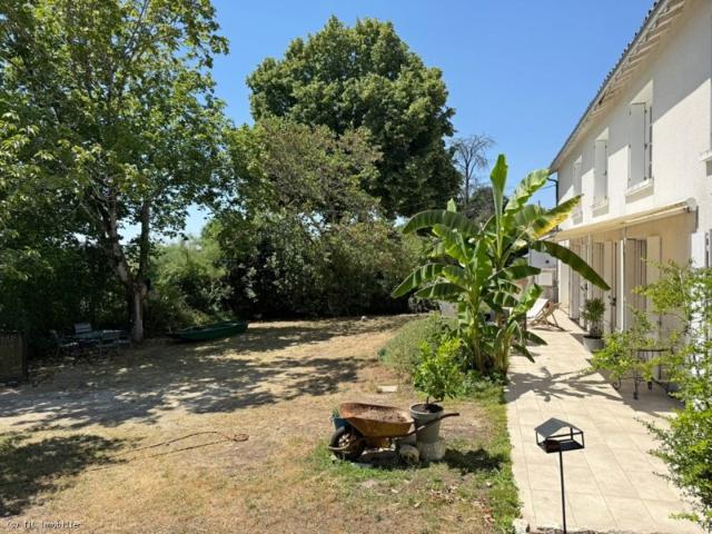 Grande Maison de Village Avec des Belles Vues. Secteur Nanteuil En Vallée