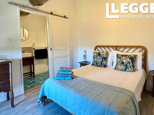 Grande maison de village de caractère avec gîte indépendant de 4 suites et vues dégagées