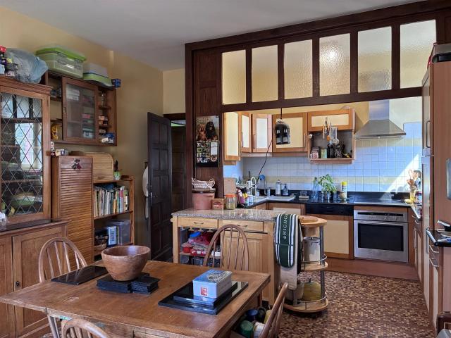 Grande maison de village, maison d'amis, piscine et terrain. 263m² Badecon Le Pin