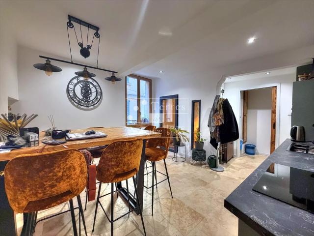 Grande maison de village rénovée avec fort potentiel – Centr. 150m² Aups