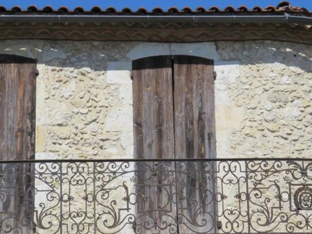 GRANDE MAISON DE VILLE AVEC JARDIN A VIC FEZENSAC