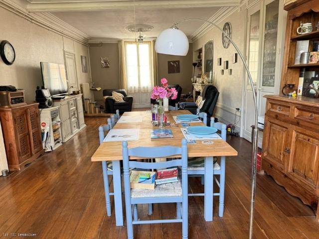 Grande Maison De Ville Avec Jardin Clos Et Grande Grange 224m² Aigre