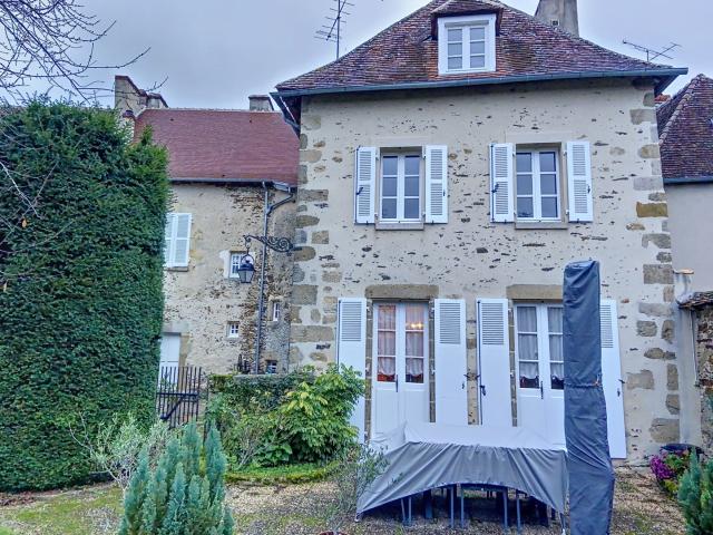 Grande Maison de ville de 249 m2 avec joli terrain de 859 m2