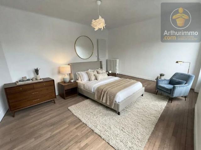 Grande maison de ville familiale 136 m² avec terrasse et cave – Centre ville de Beaugency à pied