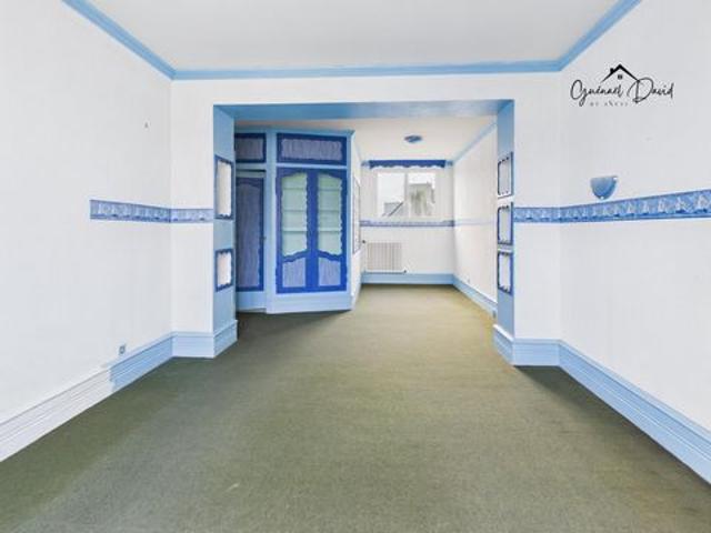 Grande maison de 175 m² avec vaste garage de 240 m² – Centre ville de Saint Pol de Léon