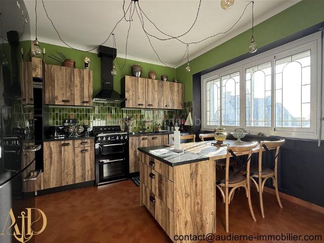 Grande maison de 1968 sur sous sol complet à proximité imm. 129m² Audierne