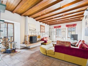 Grande maison de 11 pièces avec cachet habitation, rendement ou projet mixte