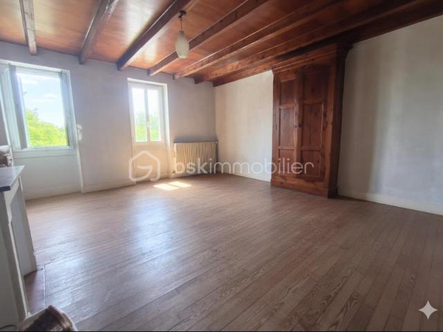 Grande maison de 200m2 à petit prix, fort potentiel, idéal investisseur!