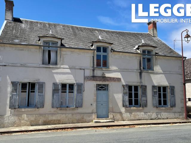 Grande maison de 5 chambres avec jardin et vue imprenable située au centre d'un charmant village