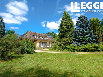Grande Maison dominante proche Périgueux avec grand parc de plus d'un hectare avec piscine