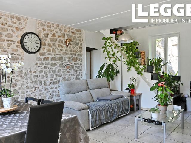Grande maison double, bien située, opportunités commerciales et jardin au bord de l'eau. 2 maisons, 1 prix!