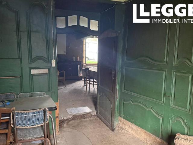 Grande maison et grange à rénover datant de 1694 à Saint Hilaire le Château à s20 minutes d'Aubusson