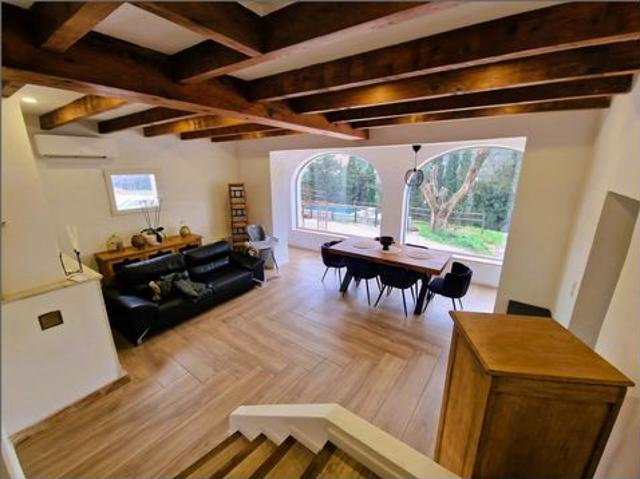 Grande maison et trois appartements sur un terrain de 24000m²