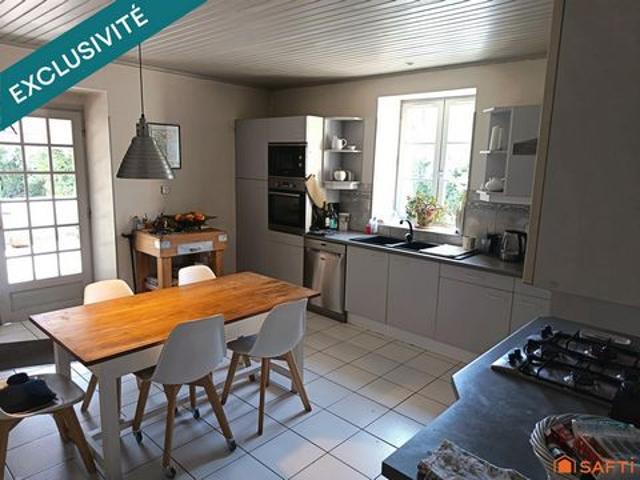 GRANDE MAISON EN PIERRE