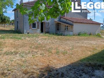 Grande maison en pierre a rénovér, plus grange, dépendance et garage en 1928m2, jardin avec arbres fruitiers
