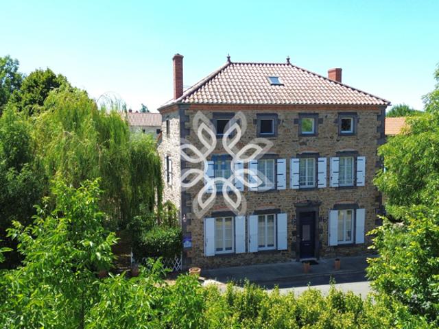 Grande maison en pierre avec cuisine pro Idéale projet res
