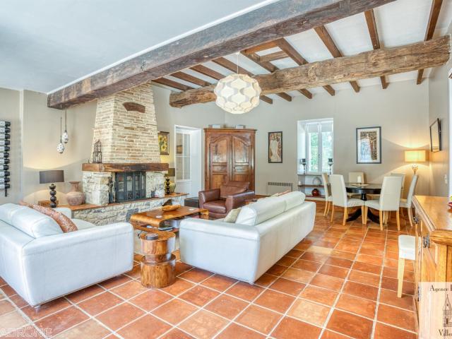 Grande maison en pierre avec piscine 244m² Monflanquin