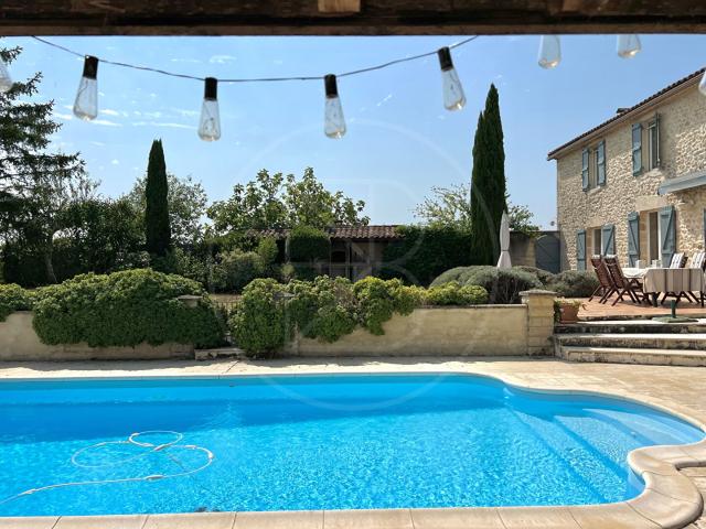 Grande maison en pierre avec piscine et vue dégagée 450m² Sauveterre de Guyenne